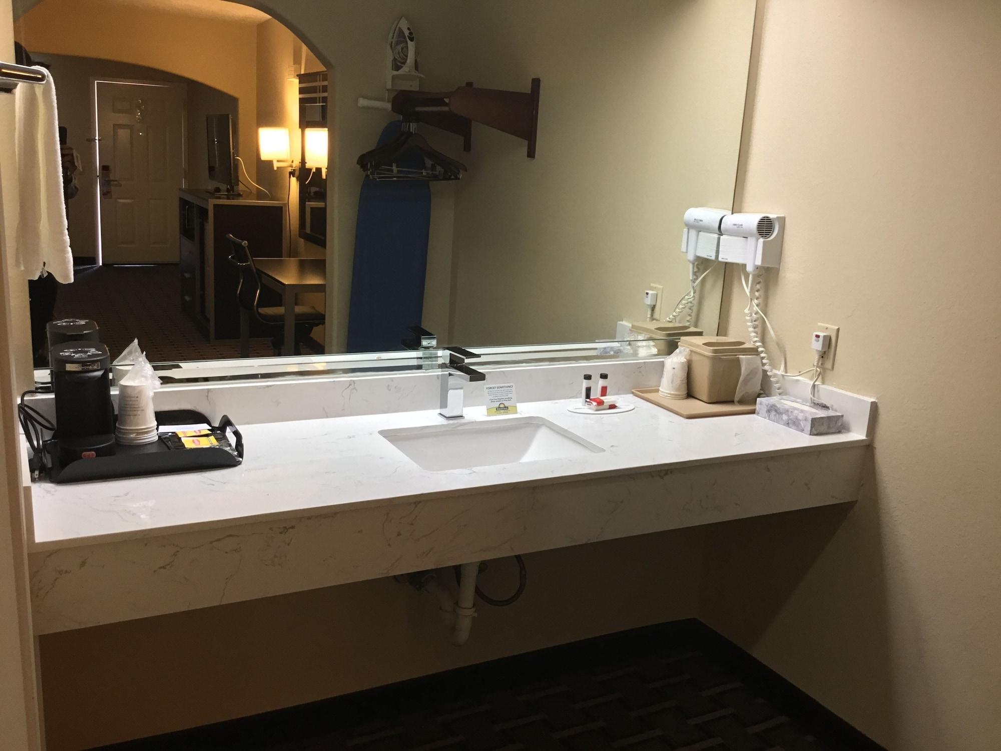 Days Inn & Suites By Wyndham Houston North - Spring Luaran gambar