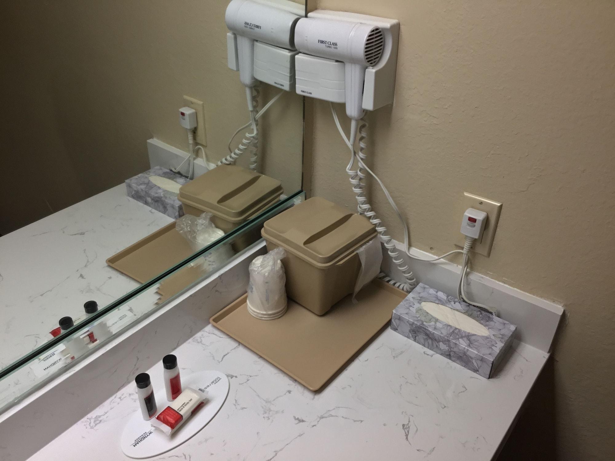 Days Inn & Suites By Wyndham Houston North - Spring Luaran gambar