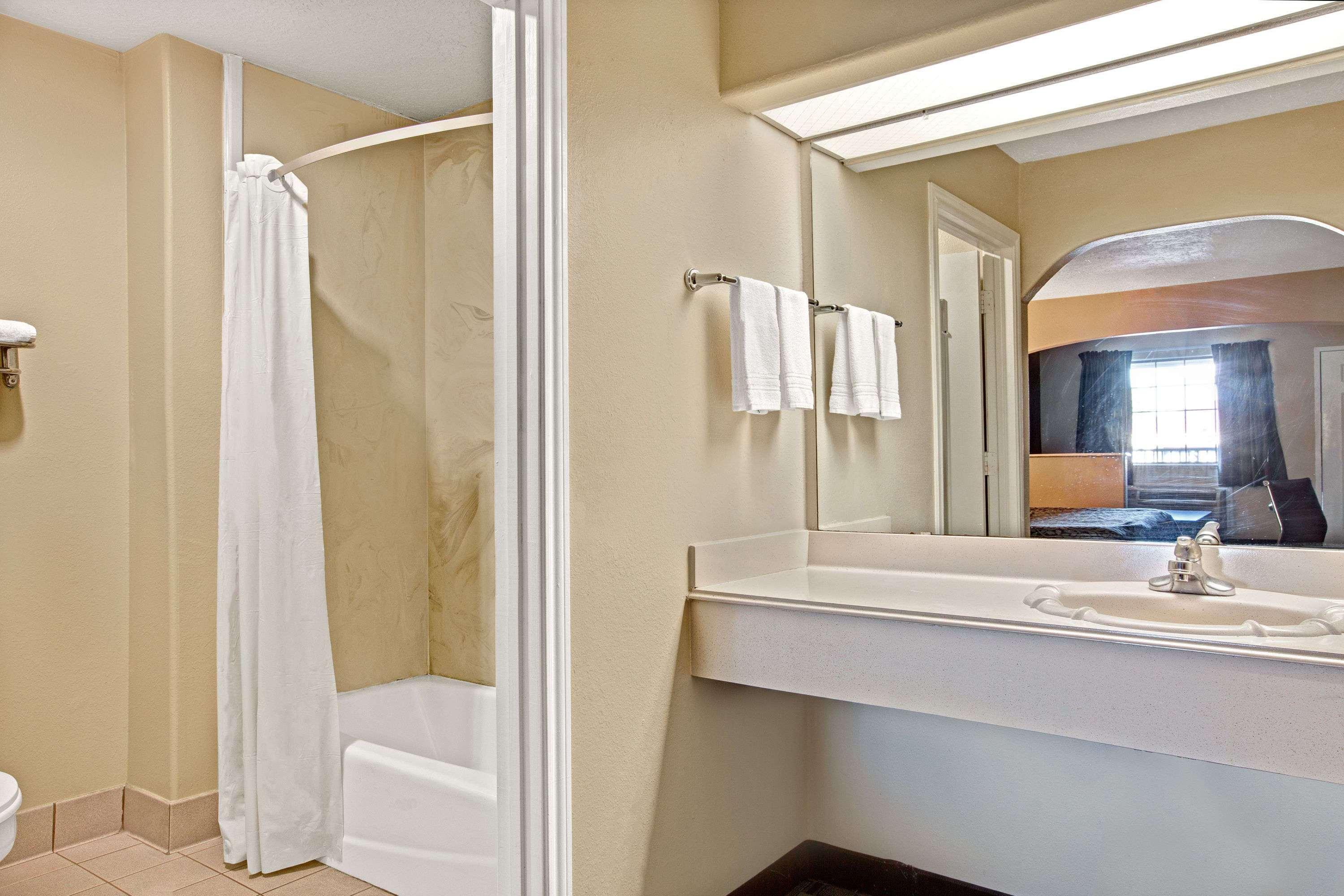 Days Inn & Suites By Wyndham Houston North - Spring Luaran gambar