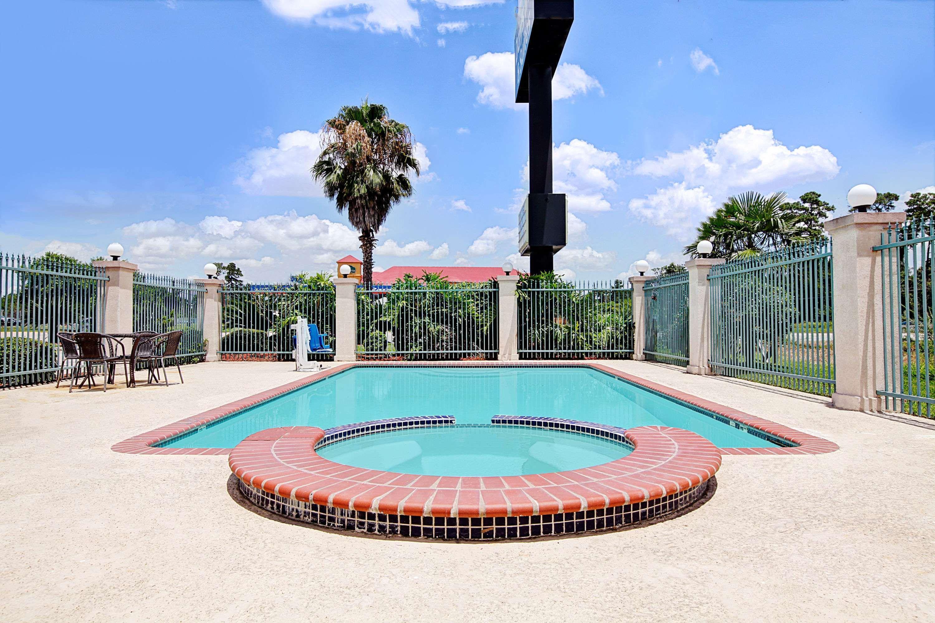 Days Inn & Suites By Wyndham Houston North - Spring Luaran gambar